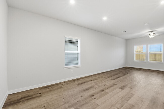 Building Photo - 4011 Ancient Honor Dr