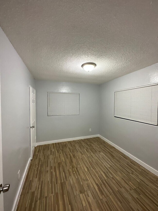 Building Photo - 2845/2847 W 6th St.