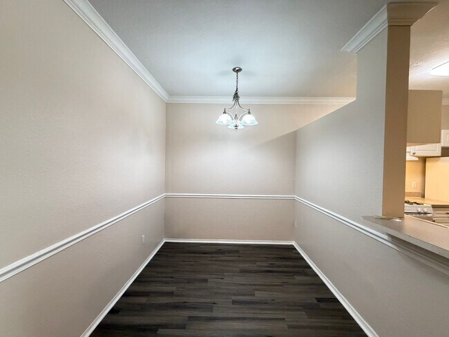 Building Photo - 3319 S Kirkman Rd
