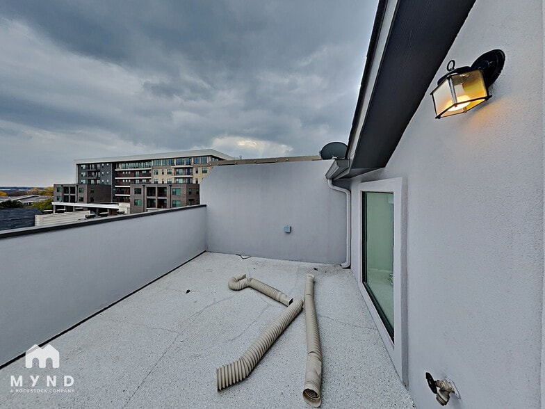 Building Photo - 7404 Coronado Way