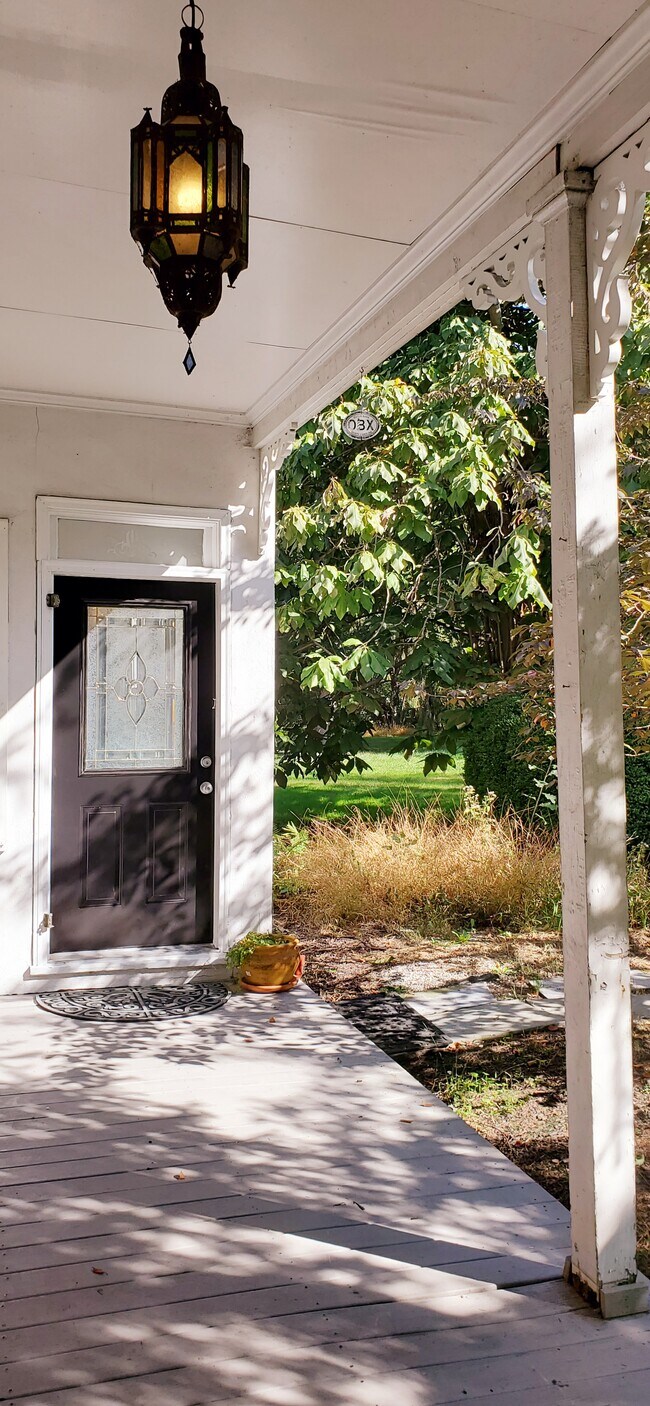 2 Private entrances - 657 Sumneytown Pike
