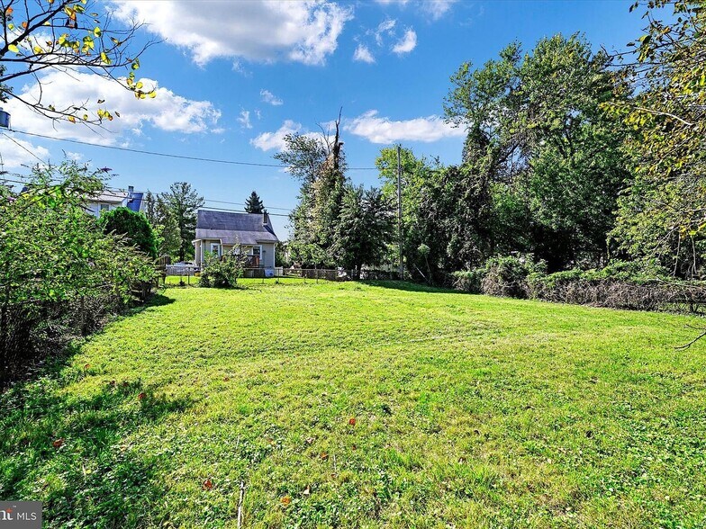 Backyard - 3105 Rosekemp Ave