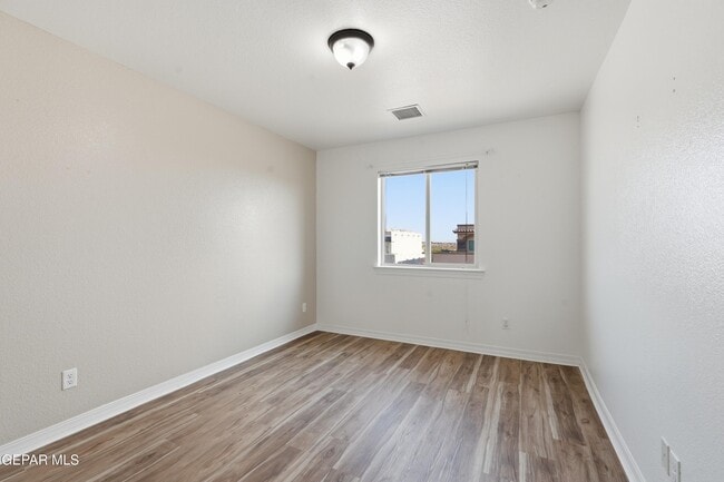 Building Photo - 13255 Emerald Isle St