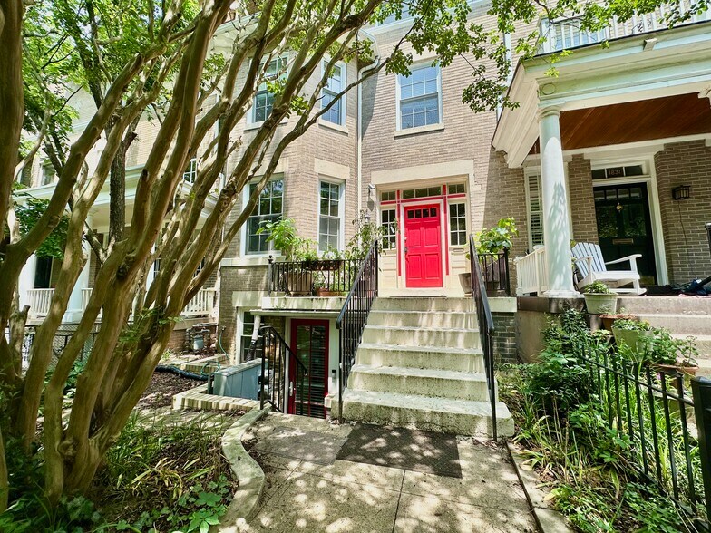 Building Photo - 1833 Lamont St NW