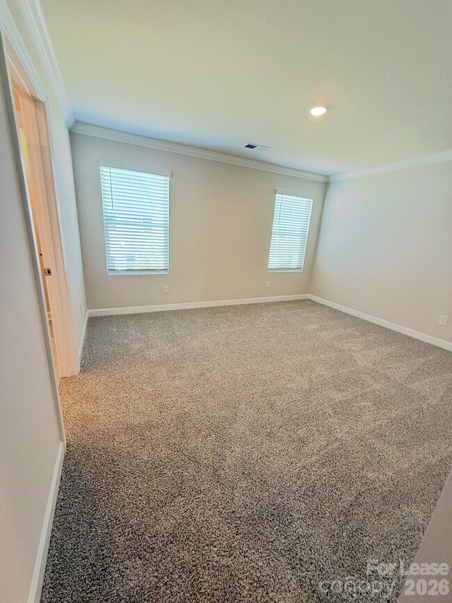 Building Photo - 1719 Braemar Vlg Dr