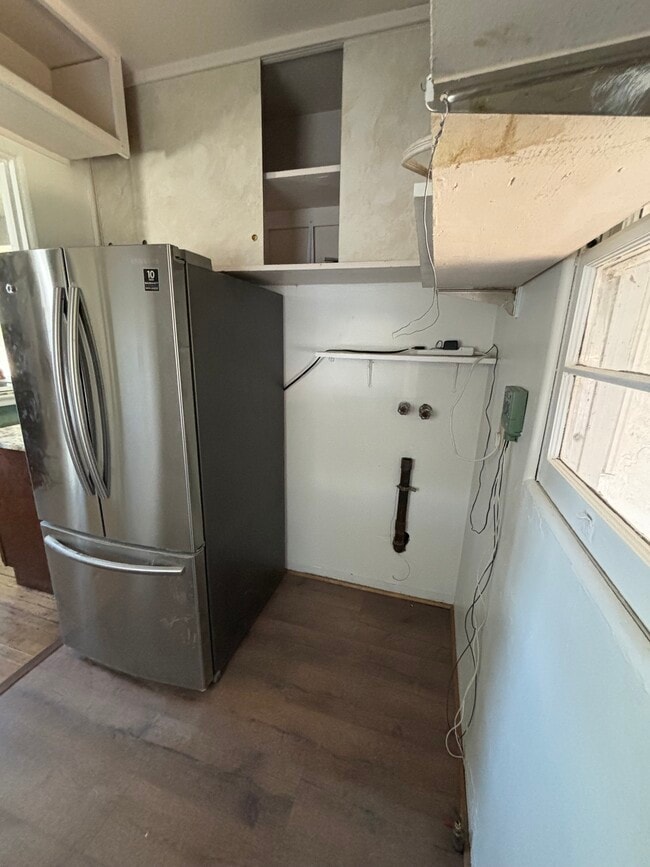 Fridge/Laundry off Kitchen - 2001 Crestview Dr