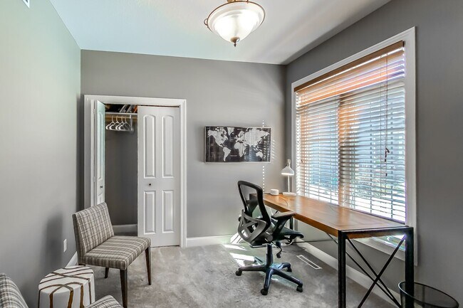 Building Photo - Warm and Luxurious 4 bedroom Executive Estate