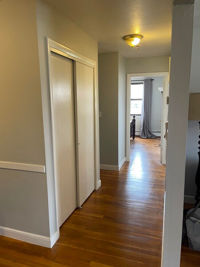 Building Photo - 4 Brook Rd