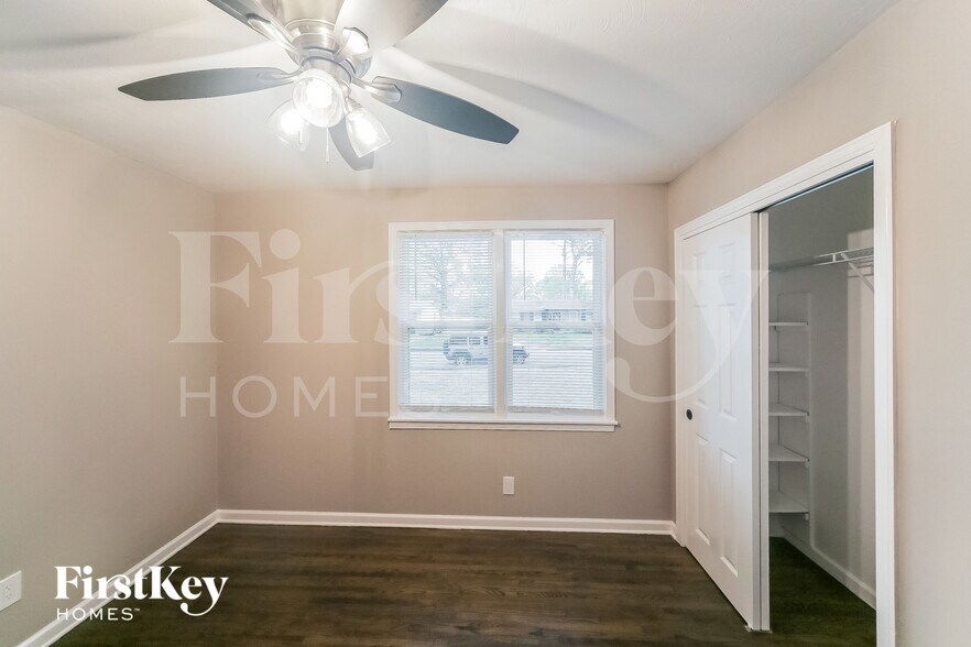 Building Photo - 1829 Downing St