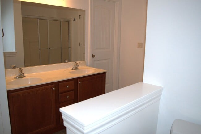 Building Photo - Large 2 Bed 2 Bath House With Lawncare Provided!