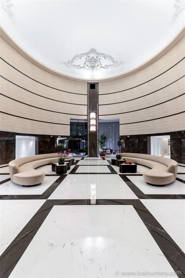 Building Photo - 300 South Pointe Dr