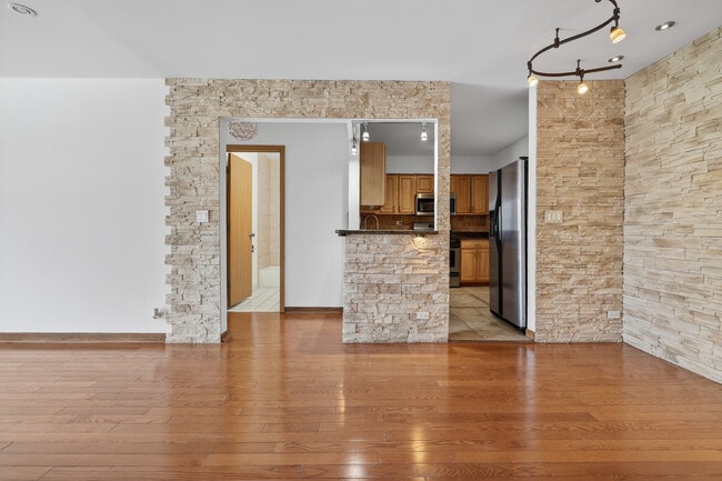 Building Photo - 3000 Bayside Dr