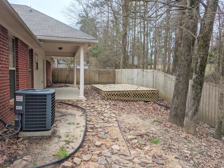 Building Photo - 506 Briars Bend