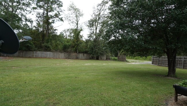 Building Photo - 3 Bedroom Mobile Home in the County