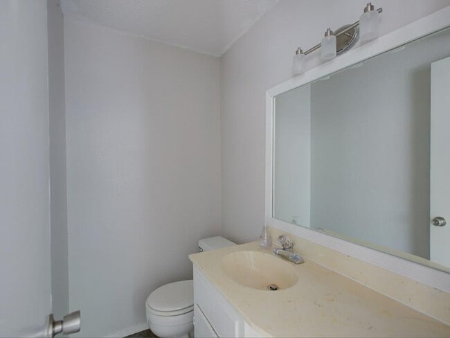 Building Photo - 8402 Tallwood Dr