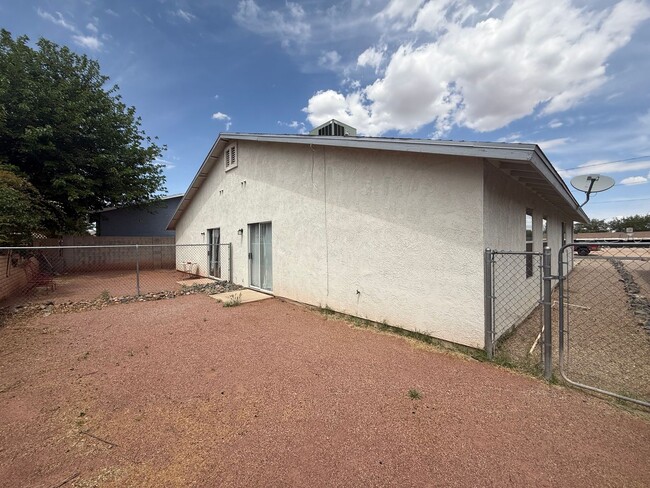 Building Photo - 2014 Gates Ave