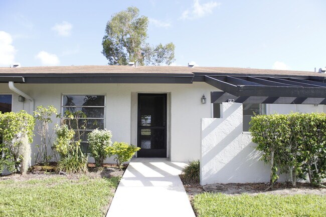 Primary Photo - 5620 Queen Palm Ct