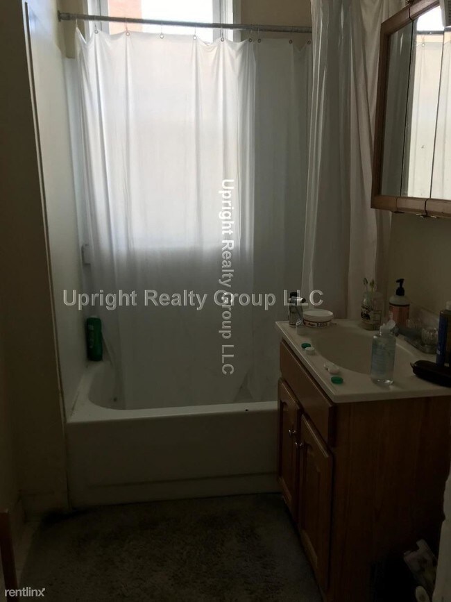 Building Photo - 161 Kelton St