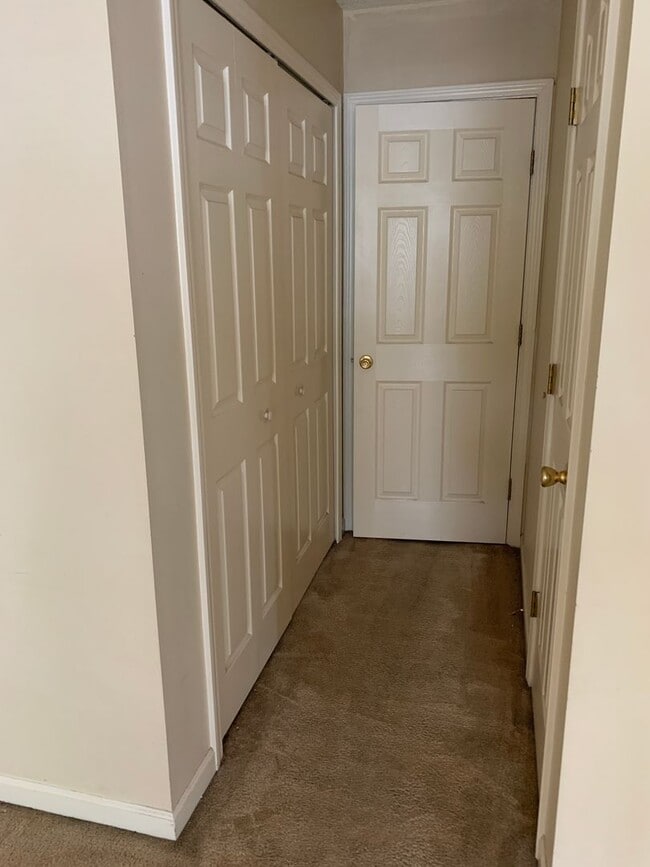 Building Photo - 3-Bedroon, 2.5-Bath Townhouse