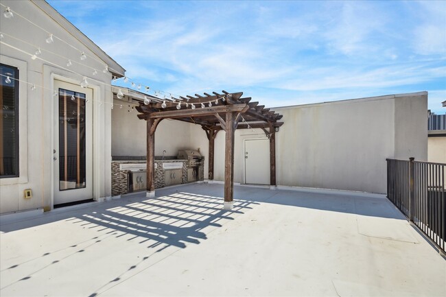Building Photo - 4715 Jackson St