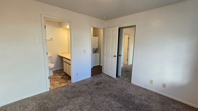 Building Photo - 247 Cheney St