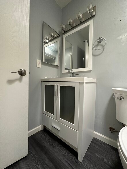 Building Photo - 9121 Nasreen Dr