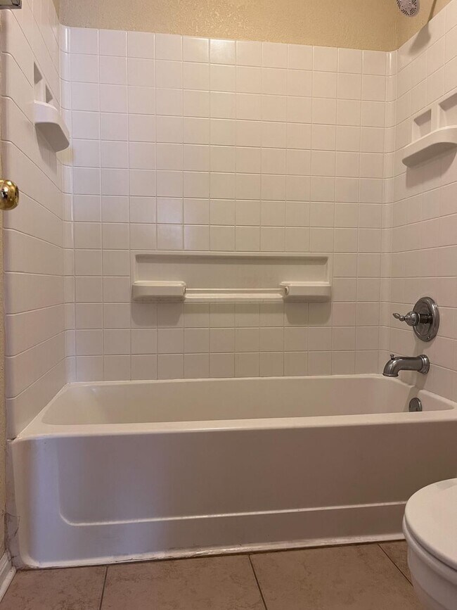 Building Photo - Available NOW!!!! Beautiful 1 story, 4 bedroom, 2 bath, 2 car garage home with a privacy fenced y...