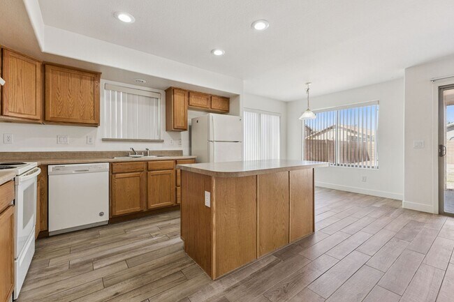 Building Photo - Spacious 2 Story 4 Bedroom 2.5 Bath Home Located in Circle Cross Ranch!