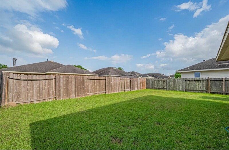 Building Photo - 7411 Jacobs Well Dr