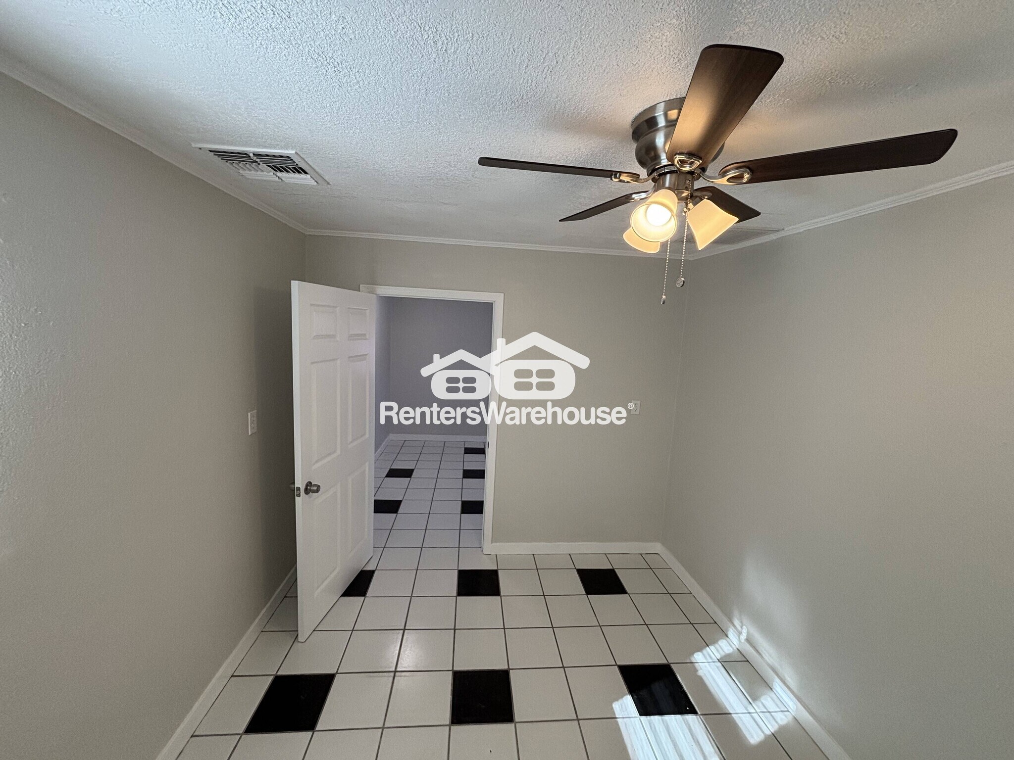 Building Photo - 2818 W Heatherbrae Dr