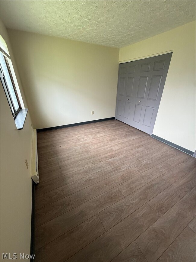 Building Photo - 2850 Vista View Dr