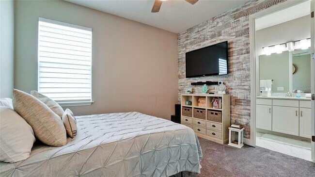 Building Photo - 5738 Hydrangea Cir