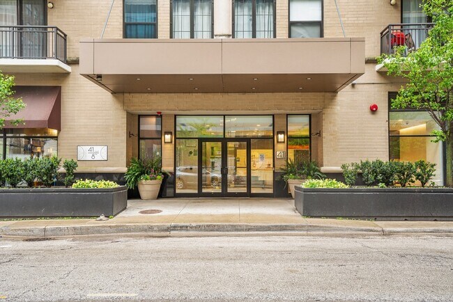 Building Photo - 41 E 8th St