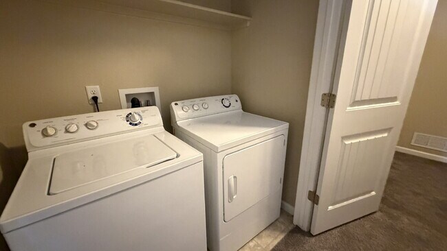 Building Photo - Beautiful 2-Story Townhome with Finished Basement