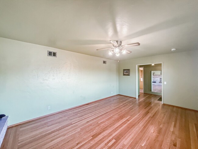 Building Photo - Charming 2B/2BA House in Escondido!