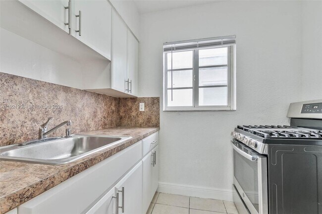 Building Photo - 6921 Rue Vendome