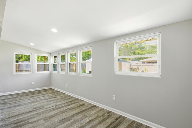 Building Photo - 12433 Deerfield Rd