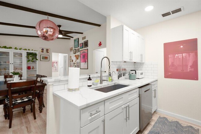 Building Photo - 5212 Provencial Dr