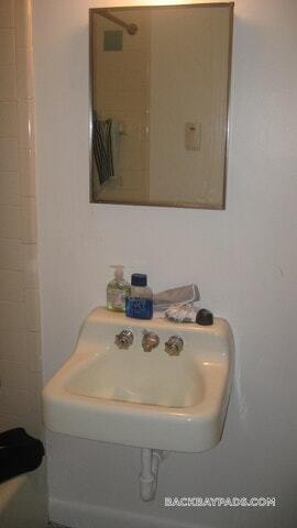 Building Photo - 405 Beacon St