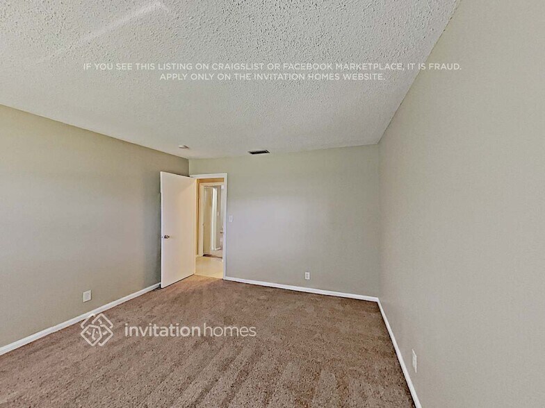 Building Photo - 1099 NW 5th Ave
