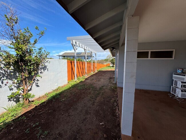 Building Photo - Cozy Lahaina Ohana