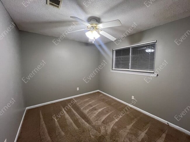 Building Photo - 1024 N J P Wright Loop Rd