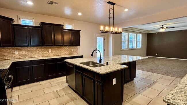 Building Photo - 12437 Pleasant Crest