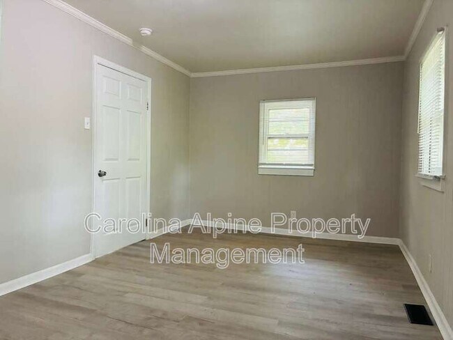 Building Photo - 102 Plum Tree Ln