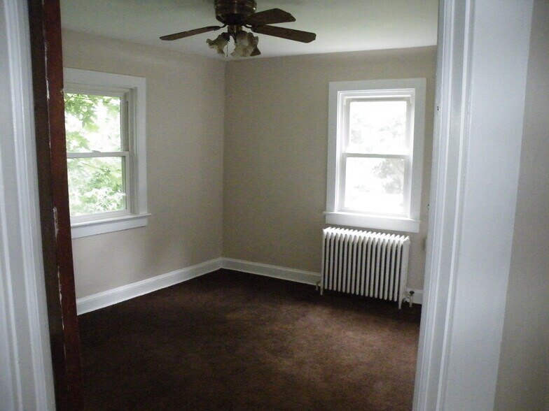 Bedroom 1 - 48 E Summit Ave