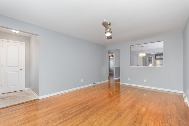 Building Photo - Ashburn 3 Bedroom