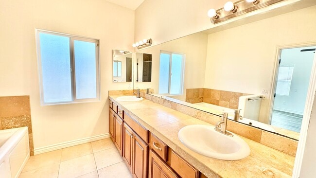 Building Photo - Great Single Story Home Minutes from Everything in Quiet cul-de-sac Street & Neighborhood Locatio...