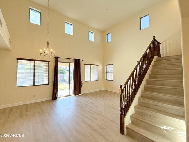 Building Photo - 3663 E Sparrow Pl