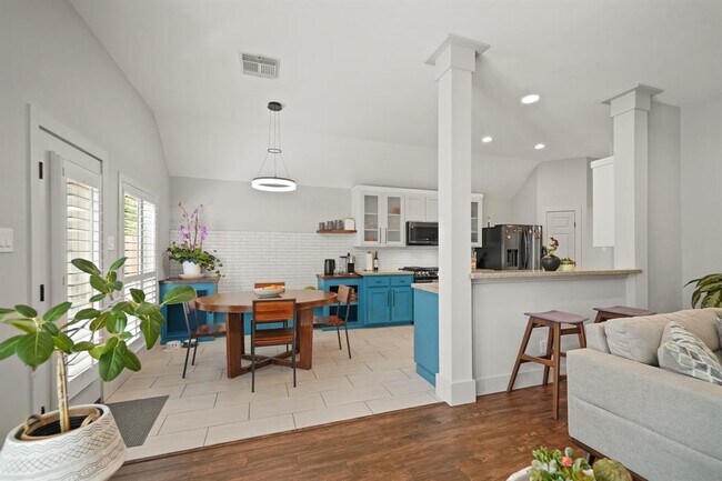 Building Photo - 3718 Paigewood Dr