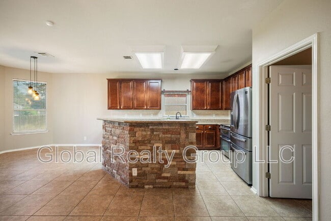Building Photo - 2624 Cloverbrook Ln